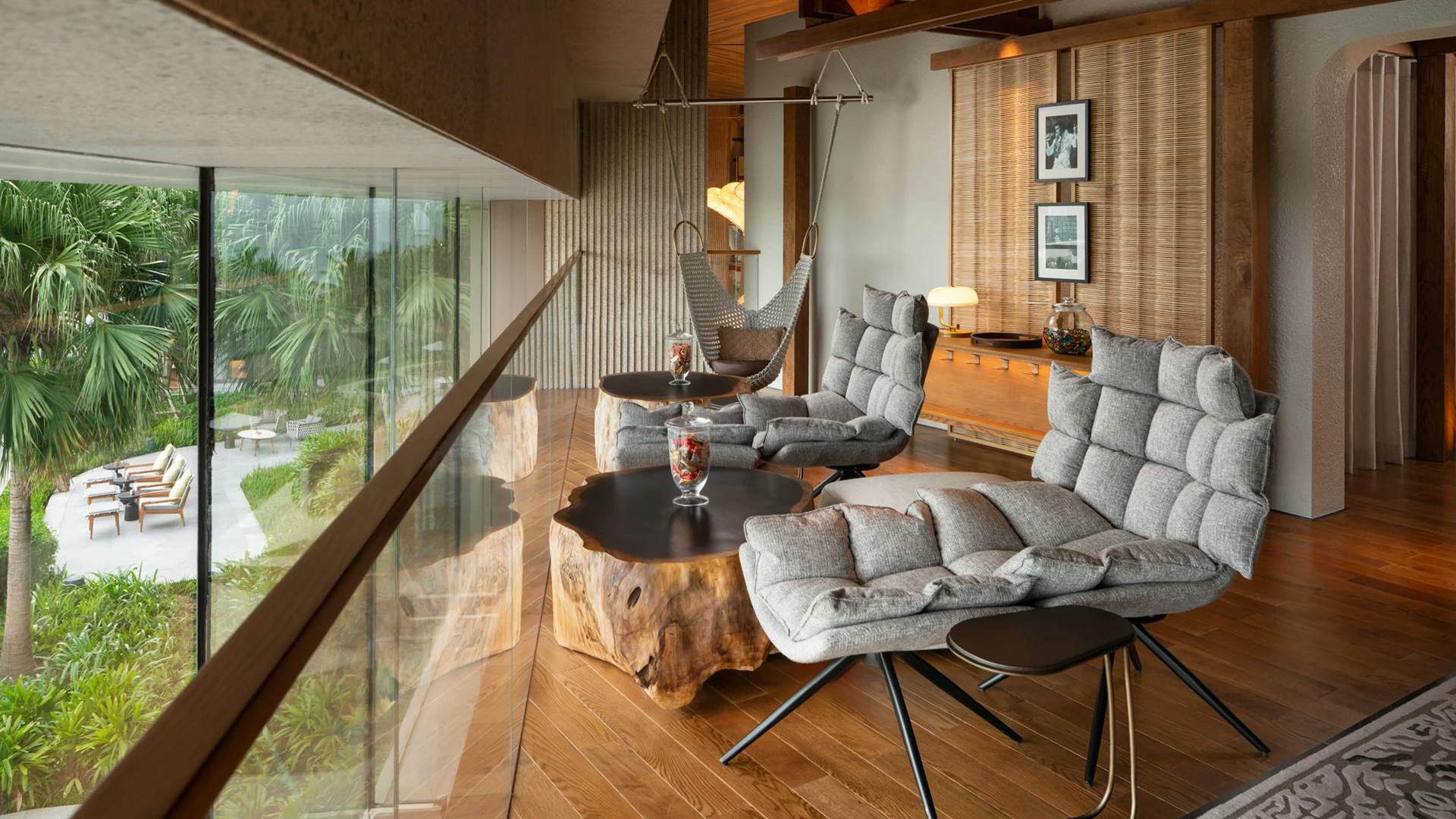 New World Hoiana Beach Resort lounge
