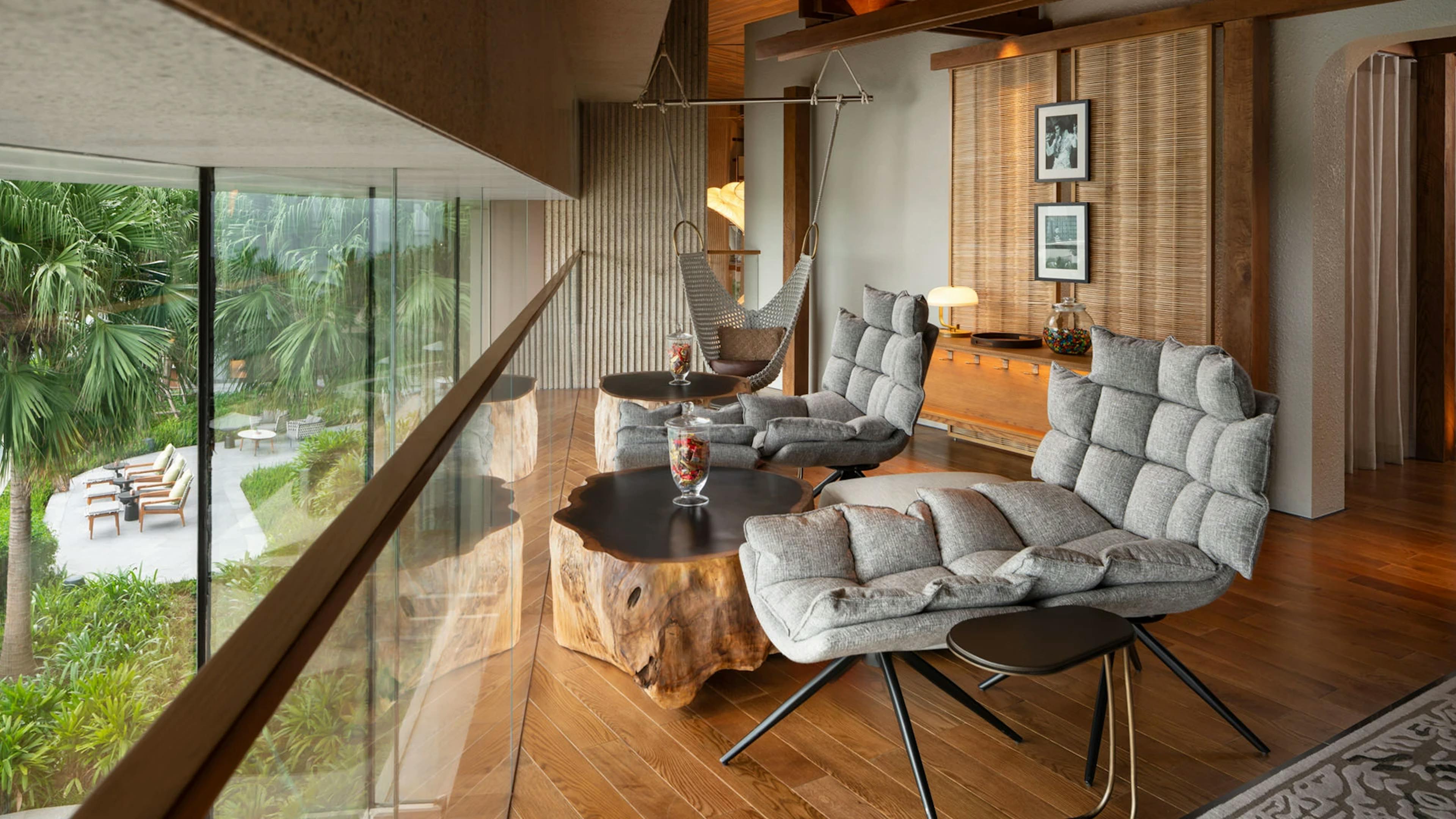 New World Hoiana Beach Resort lounge
