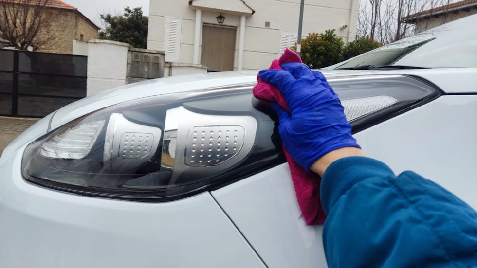 Cómo pulir los faros del coche de forma casera?