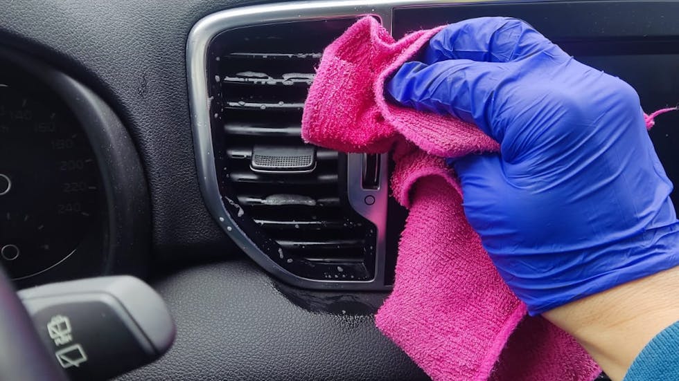 Cómo limpiar el salpicadero del coche - Descubre estos métodos