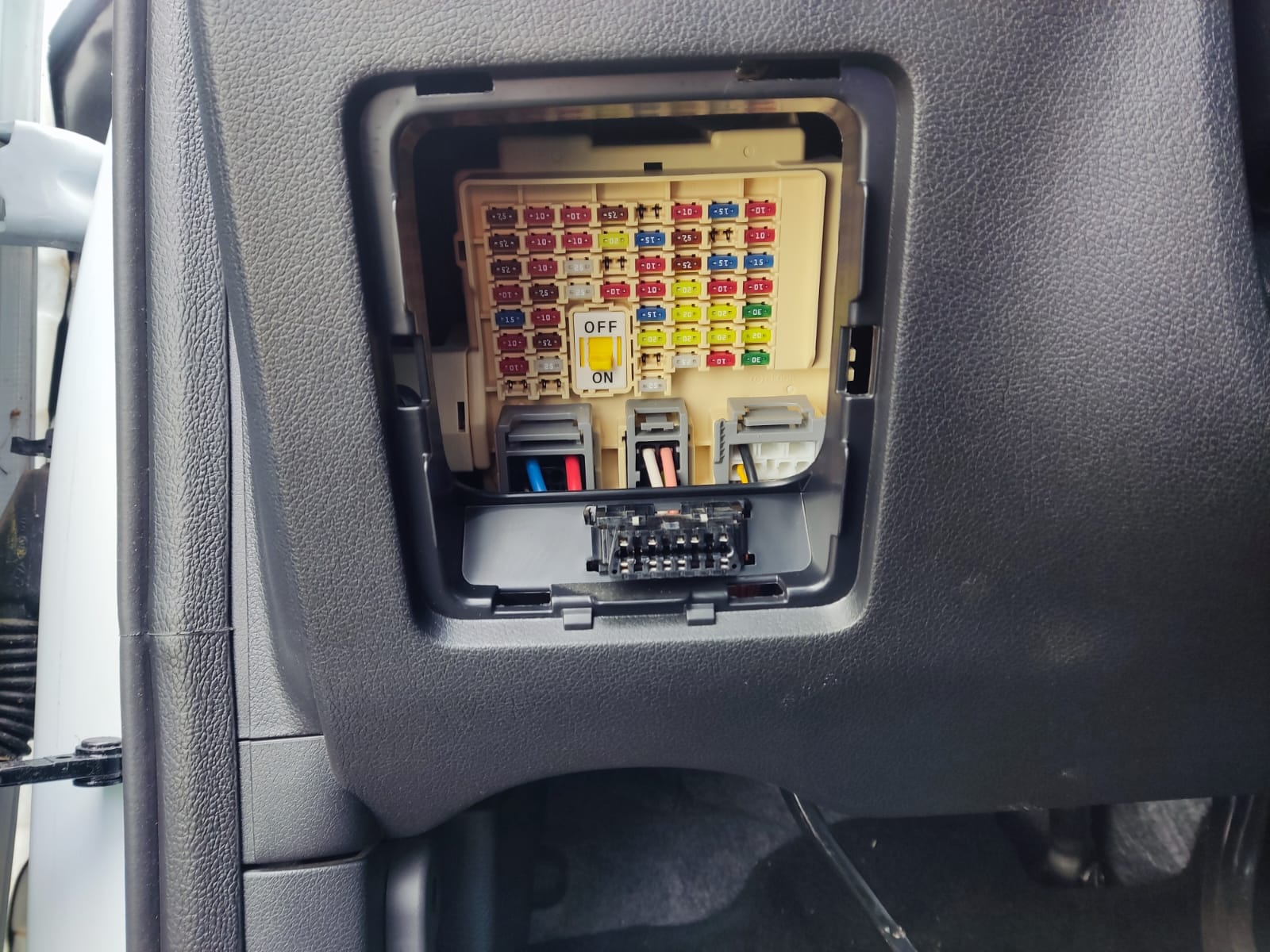 ¿Para qué sirve la caja de fusibles del coche? ONROAD