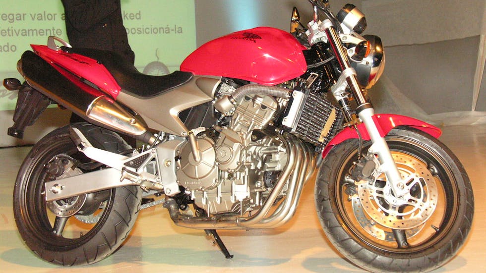 Motocicleta naked roja