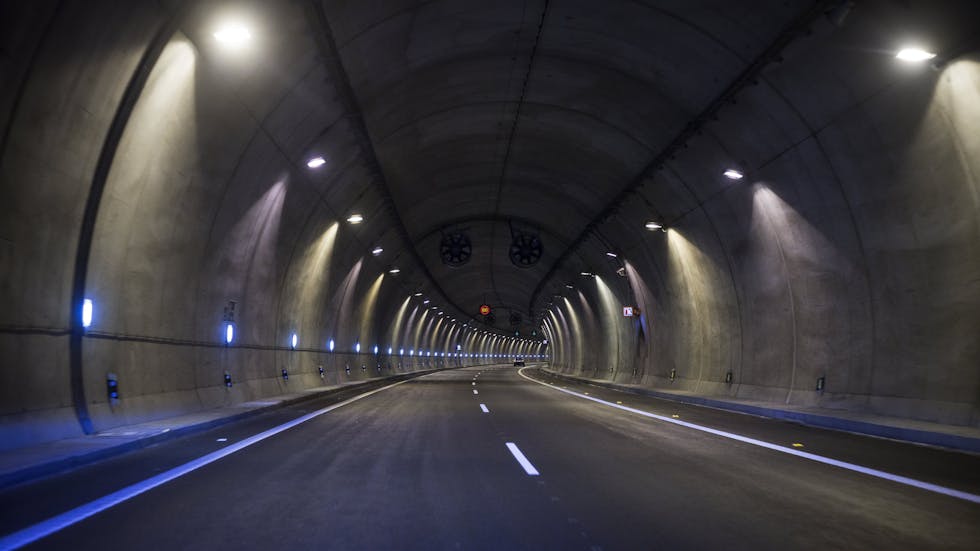 Un túnel iluminado