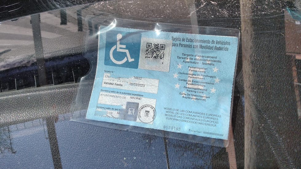 Tarjeta de estacionamiento de vehículos para personas con movilidad reducida