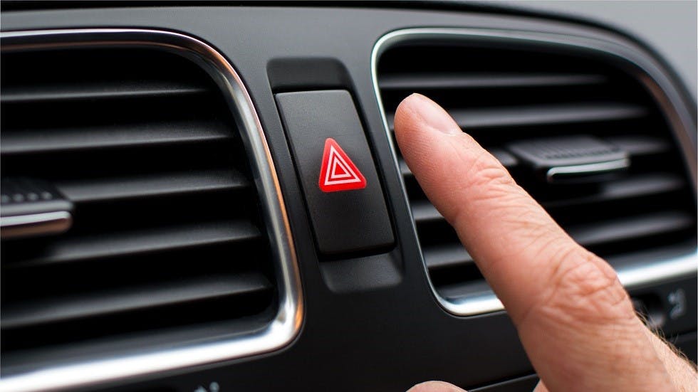 Luz de emergencia: ¿es aconsejable llevar una en el habitáculo del coche?