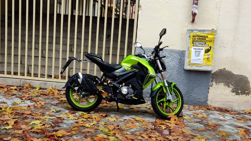 Motocicleta verde