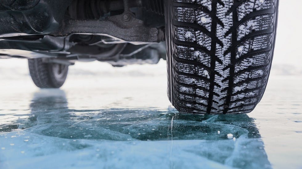 Hielo en la carretera