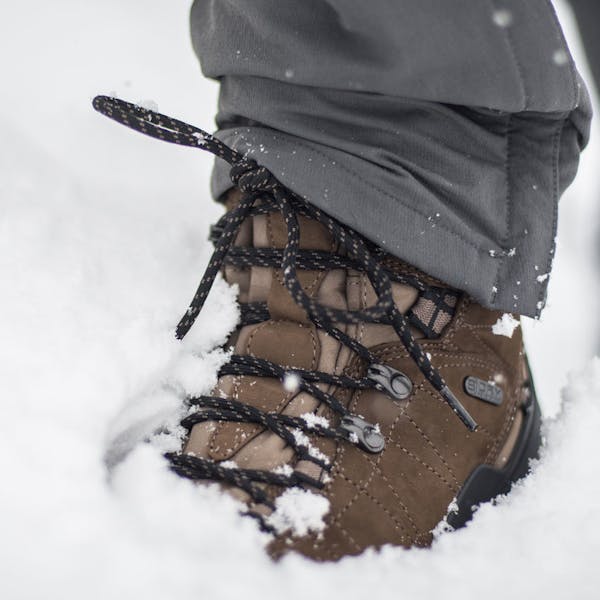 Oboz Bridger 8 inch winter boot trekking through snow.