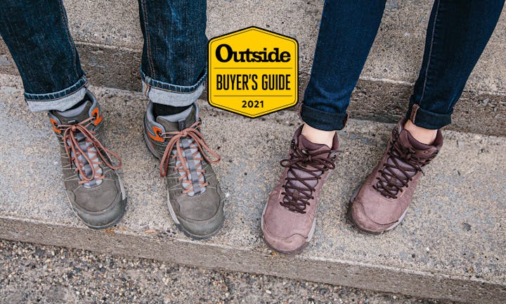 Men's and Women's Oboz Sypes Mid Leather hiking boots of foot.