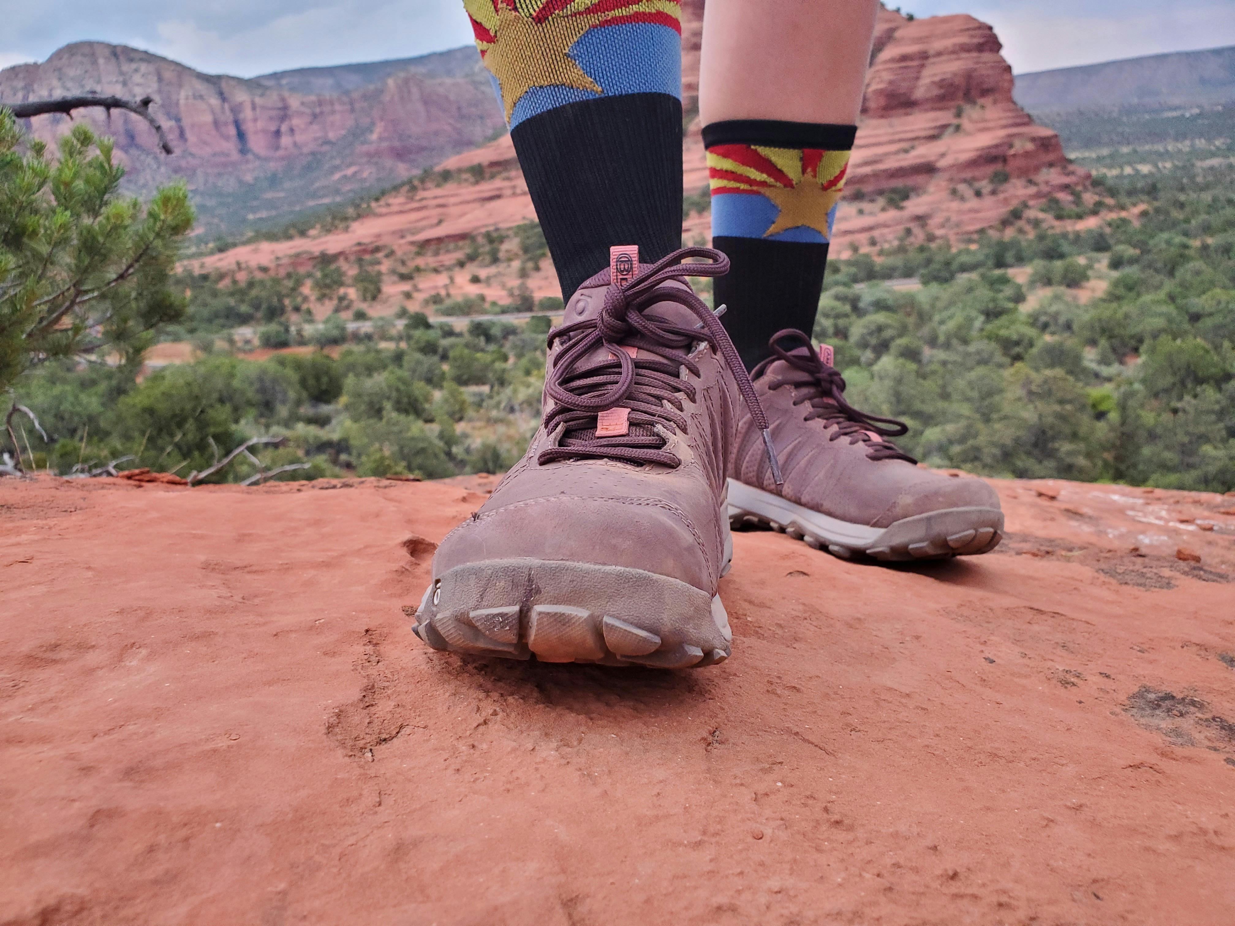 Oboz Sypes low hiking shoes on foot in the desert.