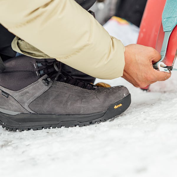 A nice angle of the Men's Andesite Mid Insulated Waterproof