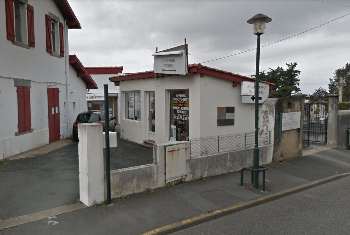 Photographie Pompes Funèbres Aquitaine et marbrerie Hirigoyemberry à Saint-Jean-de-Luz