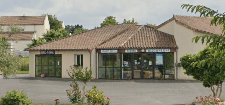Photographie de la Pompes Funèbres Alamichel à Lussac-les-Châteaux