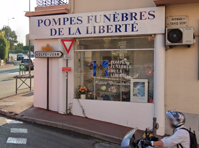 Photographies des Pompes Funèbres de la Liberté à Vallauris