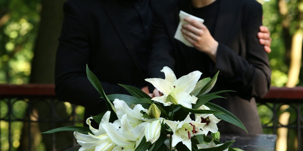 cérémonie funéraire par un proche 