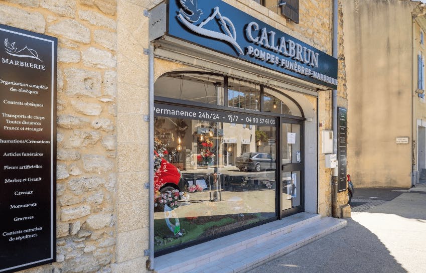 Photographie de la Pompes Funèbres Marbrerie Calabrun de Camaret-sur-Aigues