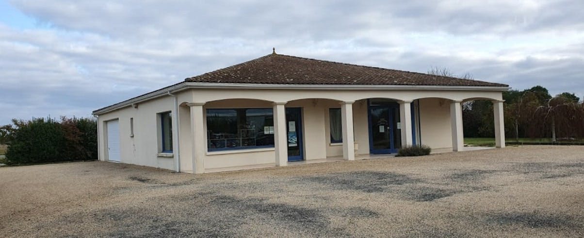 Photographies des Pompes Funèbres Renaud-Belot à Saint-Romain-de-Benet