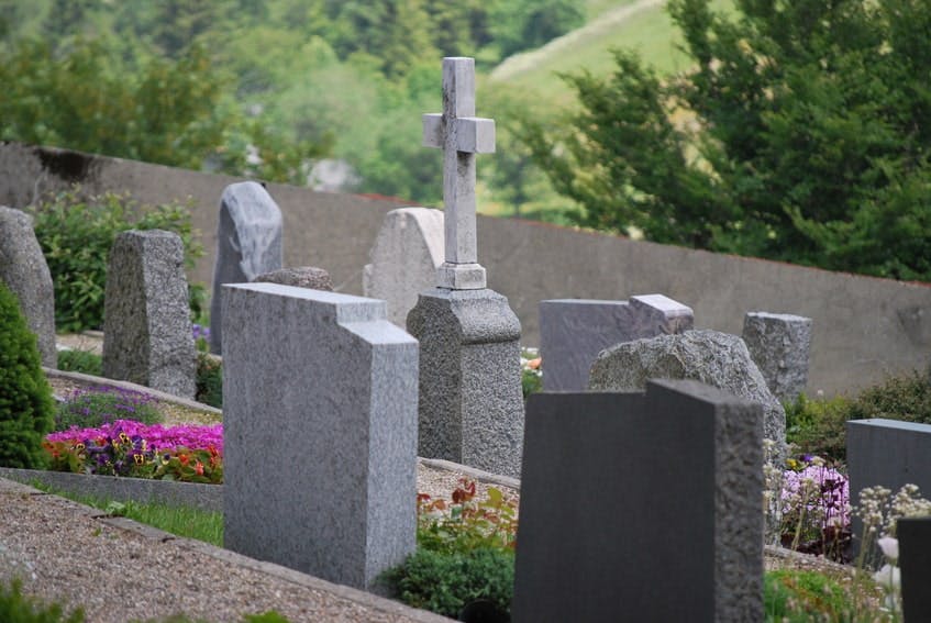 pratiques et règlements funéraires