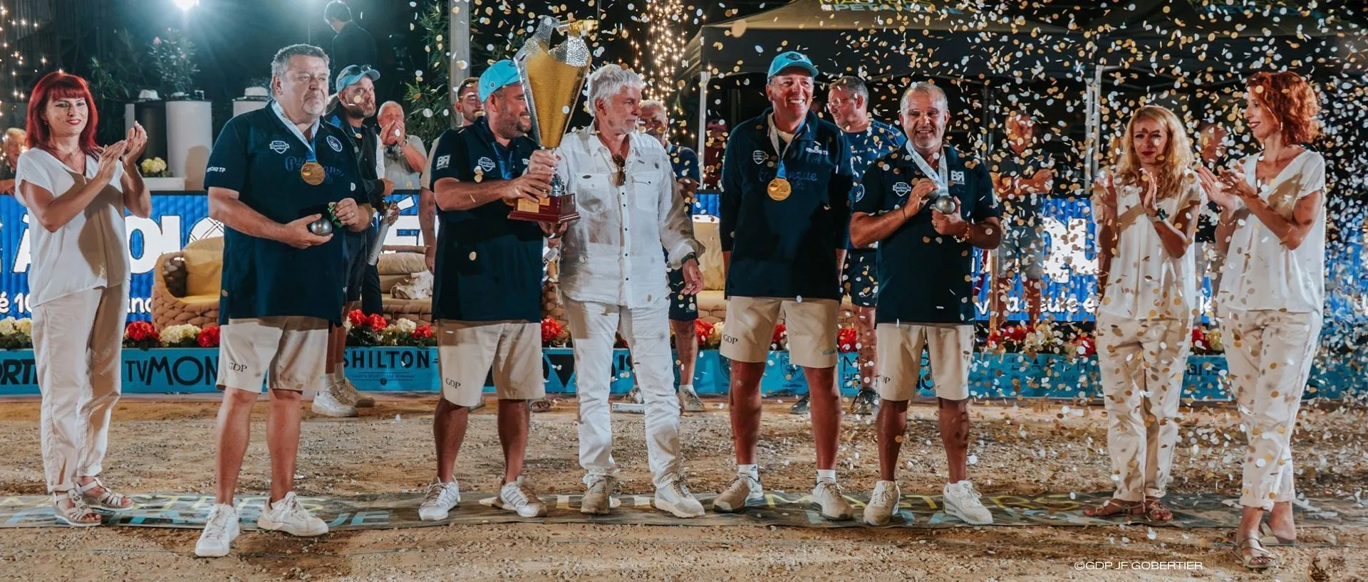 Remise des médailles et du trophée, à l'équipe Dream Team, lors du Final Four des Masters de Pétanque 2026