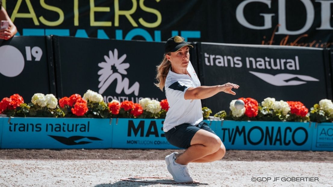 Anna Maillard joueuse de pétanque de la Team Obut sur le terrain des Masters de Pétanque