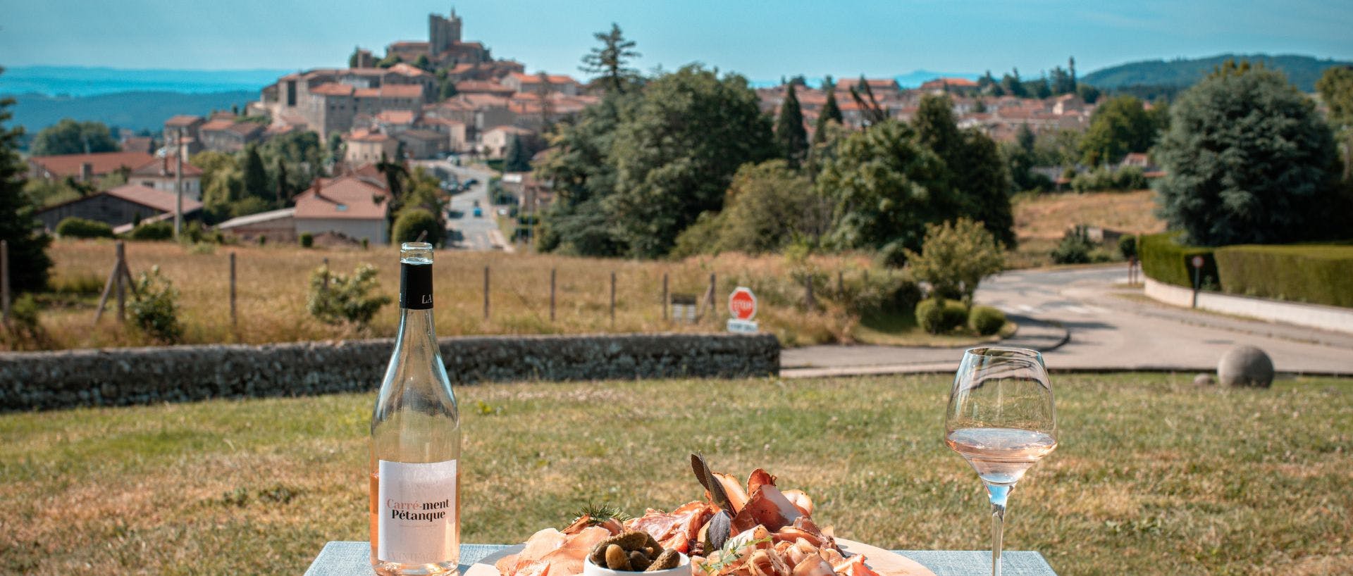 Offrez à vos proches des moments de pétanque et de gourmandise avec le chèque cadeau Carré Pétanque Obut