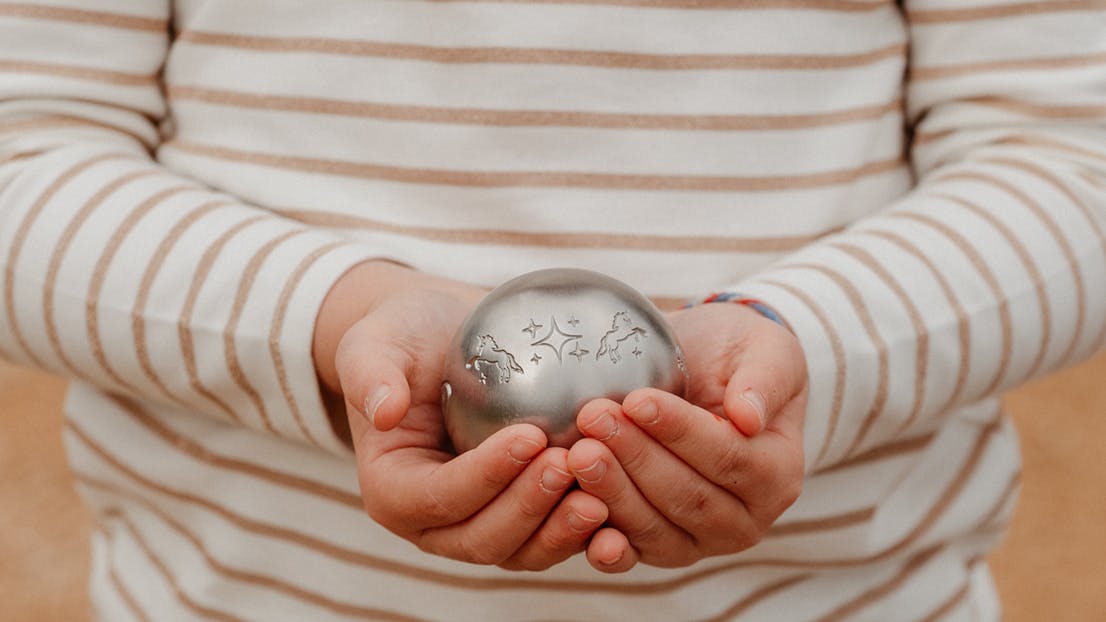 Licorne, la boule magique