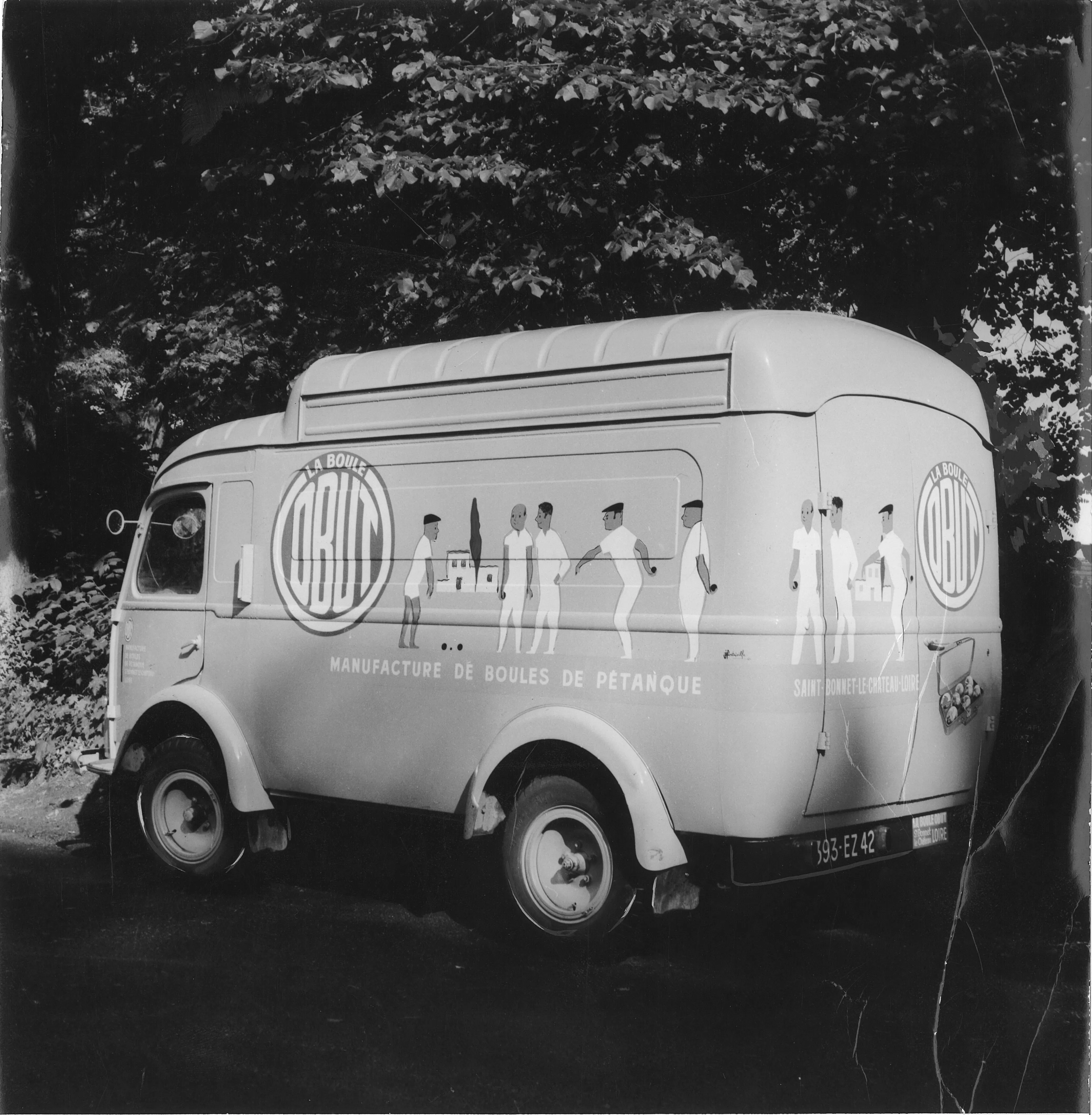 Première camionnette Obut utilisée lors des concours de pétanque