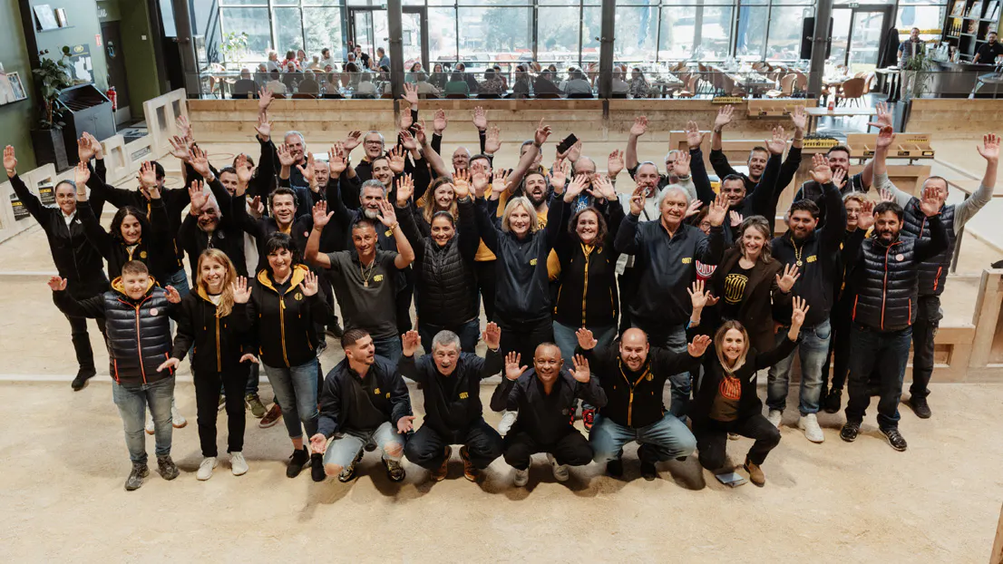 Team Obut joueurs et collaborateurs Obut réunis lors de la journée immersion dans les locaux Obut