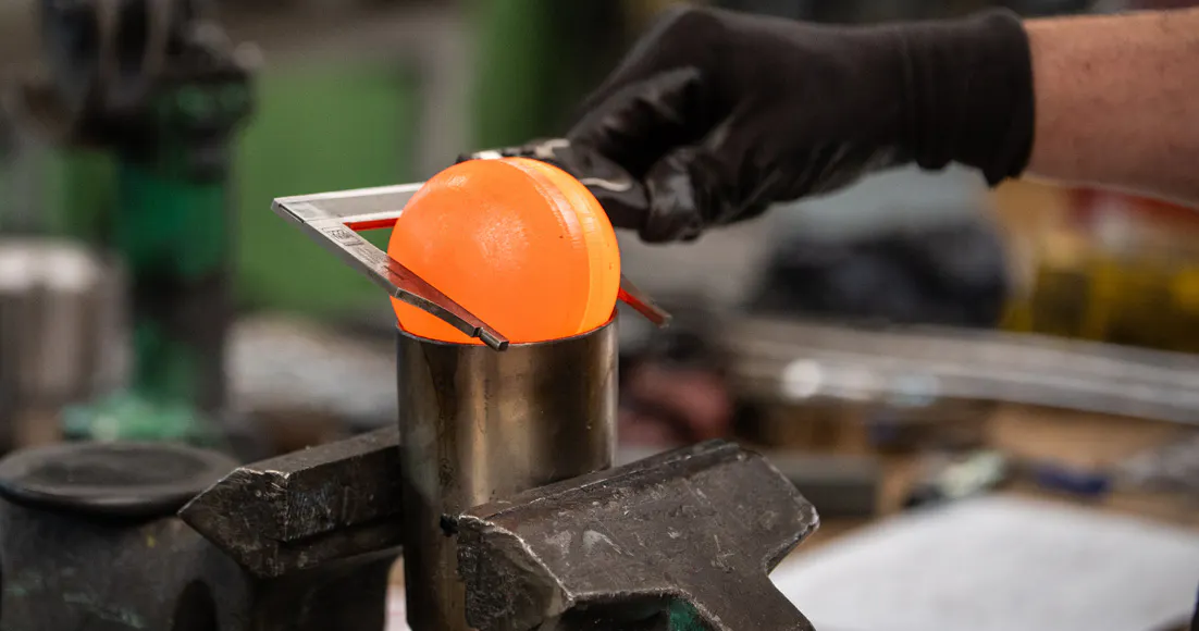 Etape de fabrication d'une boule de pétanque compétition Obut