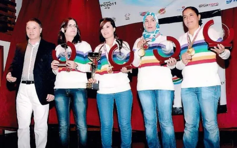 Mouna Beji, alongside other pétanque players, winning her first World Championship title in triples