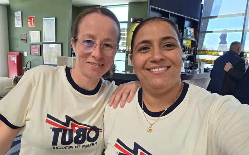 Mouna Beji, pétanque champion, sharing a memory with Ludivine d’Isidoro