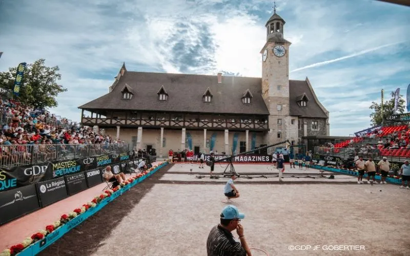 Terrains des Masters de Pétanque avec les équipes à Montluçon