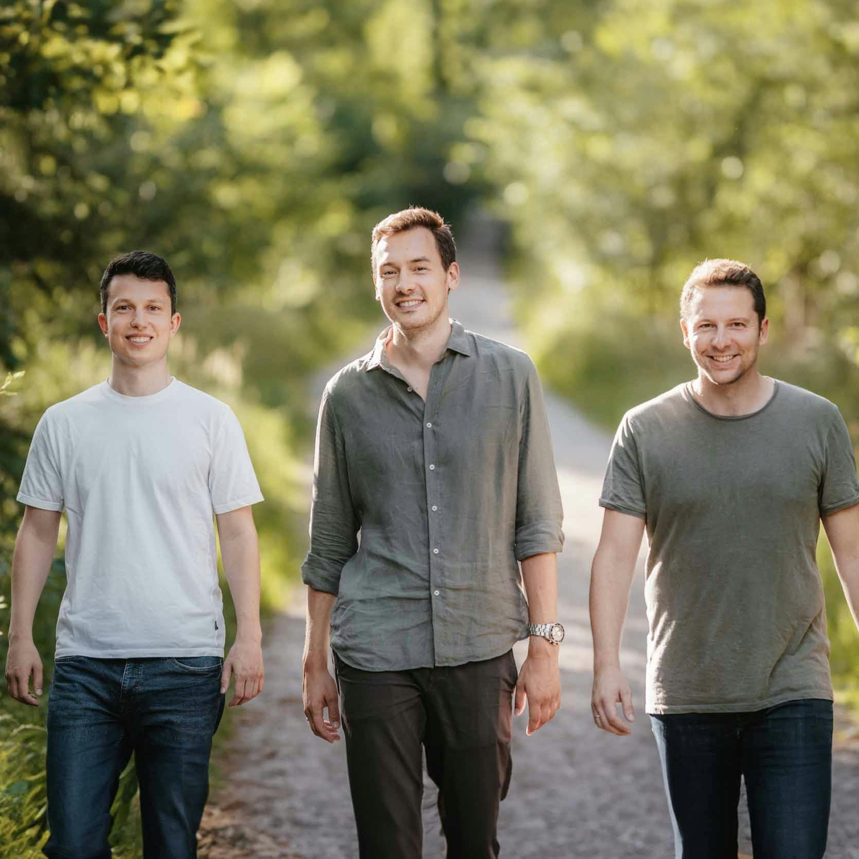 An image showing the three founders of OCELL. From left to right: Felix Horvard, Christian Decher and David Dohmen walking in a forest.
