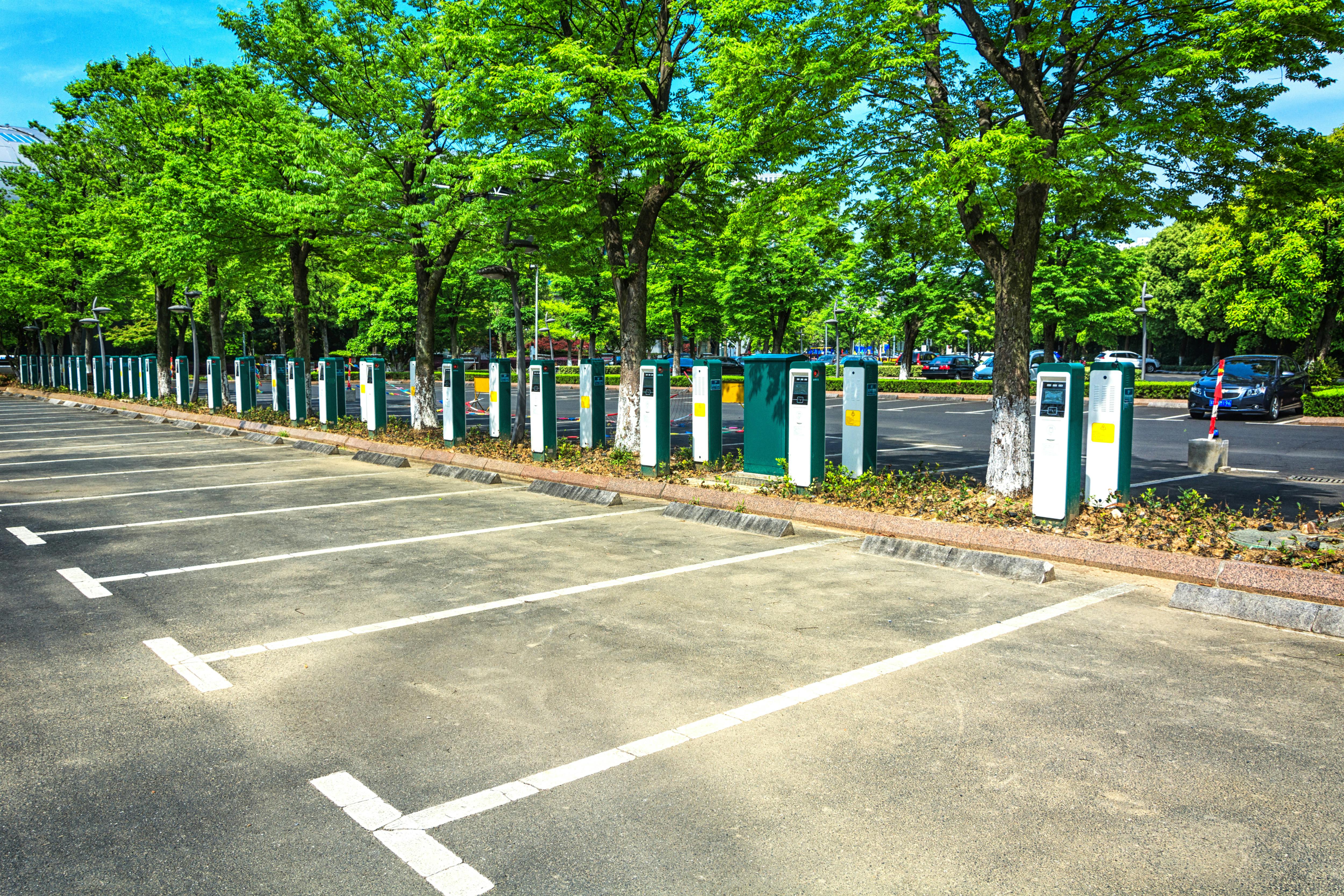 Laadpalen bij parkings in Vlaanderen, Brussel en Wallonië