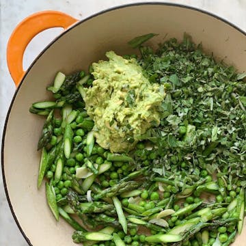 All the ingredients for avocado spring pasta combined in a pan. 
