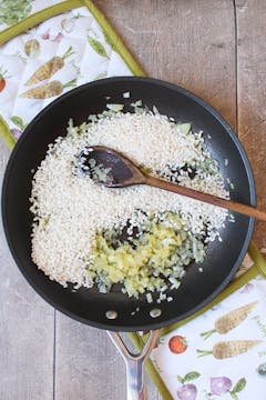 risotto rice in a frying pan 