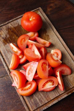 Chopped tomatoes on a chopping board