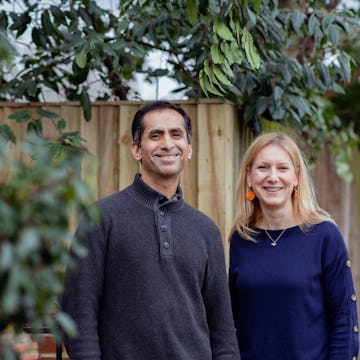 Oddbox founders, on the left Deepak and on the right Emilie