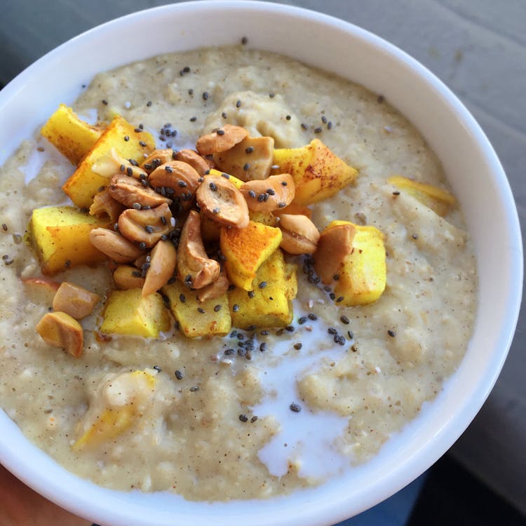 A bowl of spiced apple porridge.