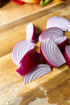 red onions on a chopping board