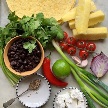 image of nachos and ingredients