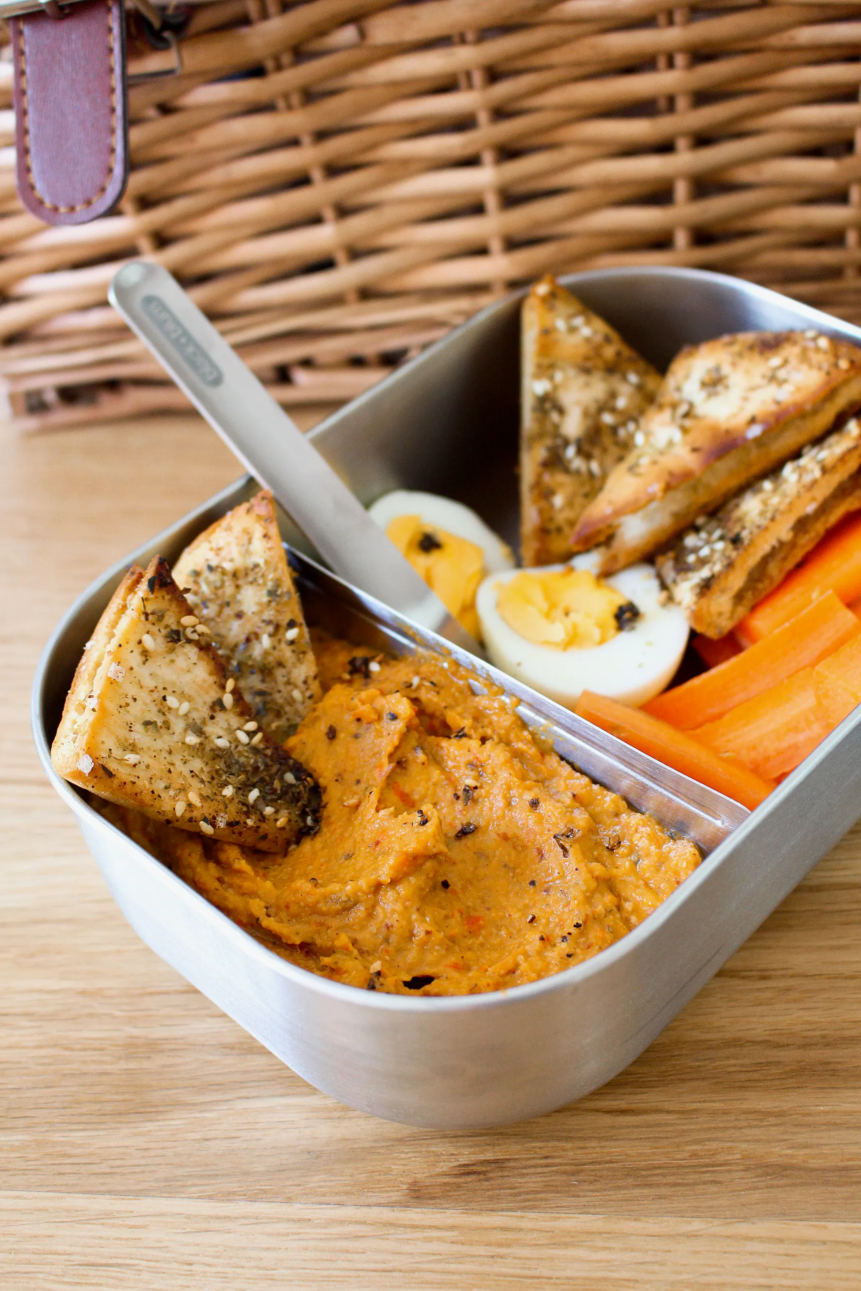 Lunch Box Pepper Hummus with Crispy Za'atar Pitta