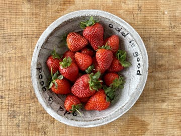 Strawberries in an Oddbox bowl