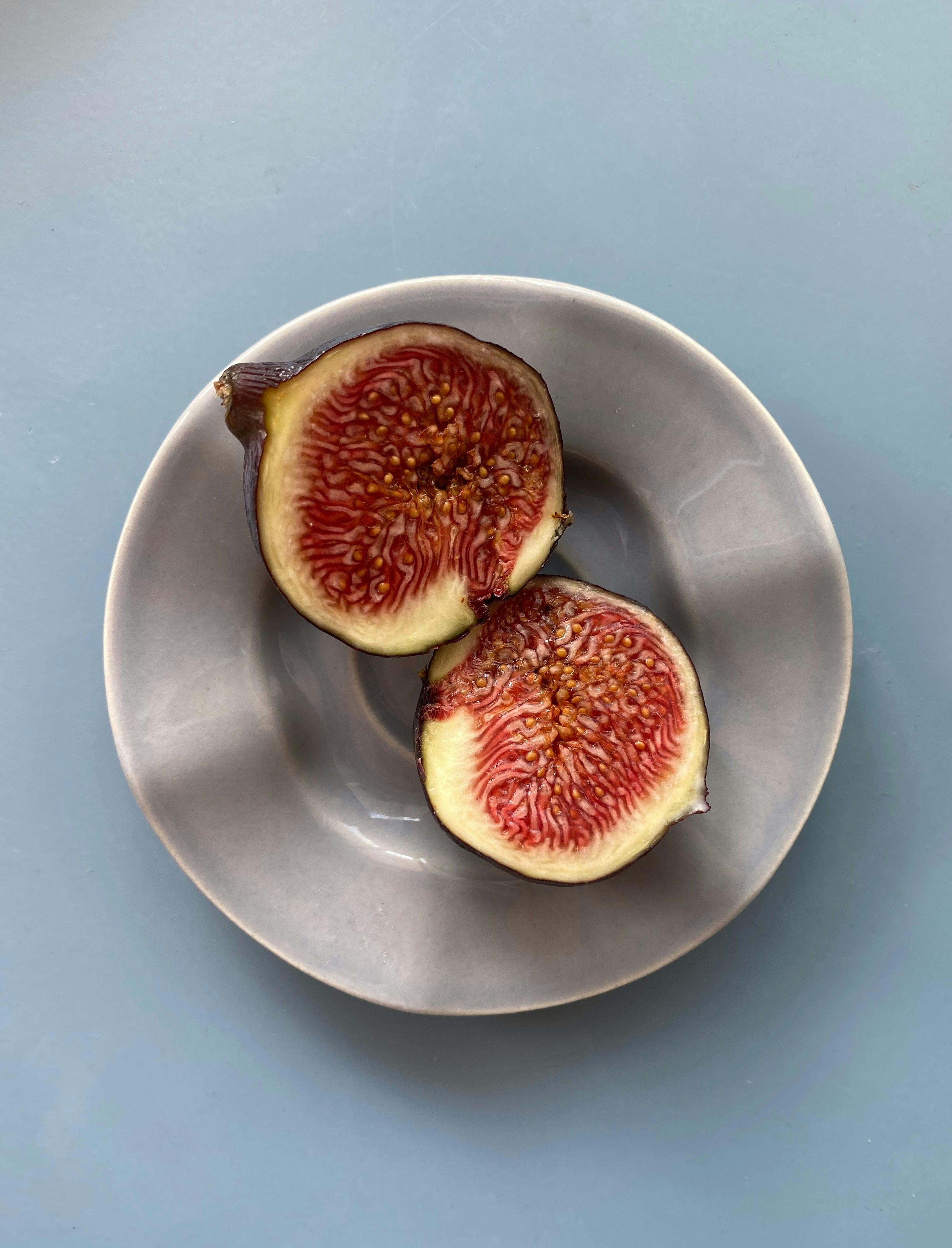 Are there dead wasps in figs? How figs are grown