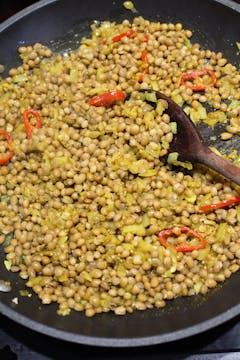 lentils in frying pan 