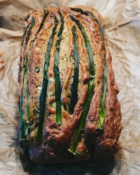 An asparagus loaf made by @make_most_of_life on Instagram.