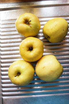 5 large yellow apples 