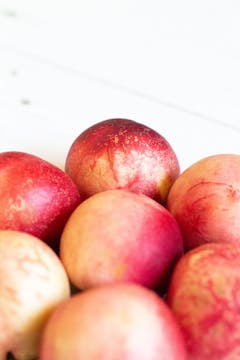 7 apples on a countertop.