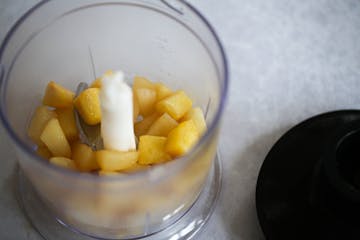 image of apples and pears in a blender