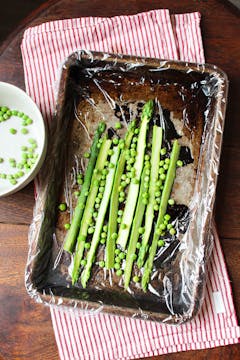 asparagus in baking tray